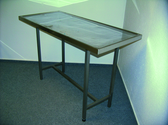 OP-und Behandlungstisch mit "X"-Unterbau